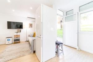 Artistic 2-bedroom apartment with courtyard