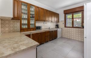 4 Bedroom Gorgeous Apartment In Banjol 