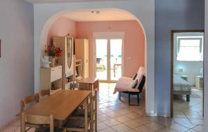 2 Bedroom Amazing Apartment In Vir