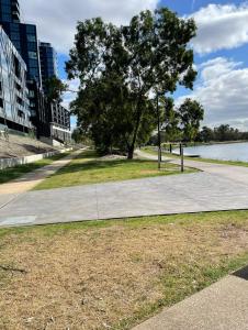 Modern 1-Bedroom Apartment, Perfect City Getaway