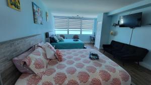 Amazing ocean view studio 14 floor Free parking