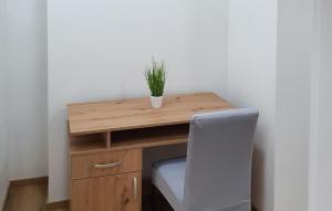 2 Bedroom Awesome Apartment In Fazana