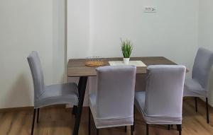 2 Bedroom Awesome Apartment In Fazana