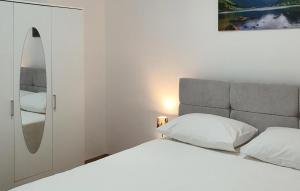 2 Bedroom Awesome Apartment In Fazana