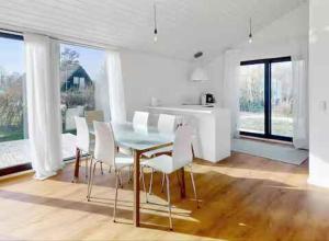 Stylish Cottage Near Beach Cliffs Harbour