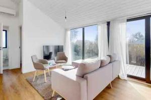 Stylish Cottage Near Beach, Cliffs & Harbour