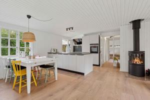 Renovated Classic Cottage Close To Beach