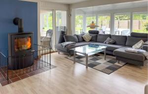 Awesome Home In Hadsund With Wifi