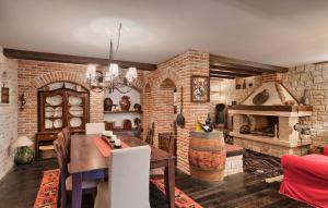 Lovely Home In Kastelir 