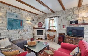 Lovely Home In Kastelir 