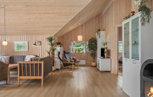 Nice Home In Væggerløse With Sauna