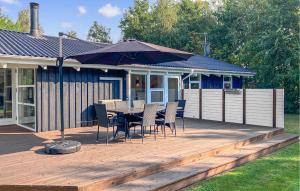 Cozy Home In Væggerløse With Sauna