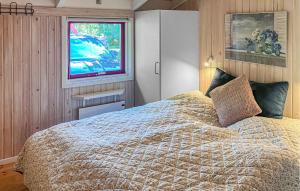 Cozy Home In Væggerløse With Sauna