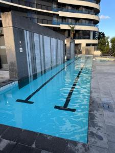 4 Bedroom Huge Sub Penthouse Oracle Level 31 Magnif VIEWS 260m2 Family Skyhome Sleeps 8 Adults and 2 Children, Sofa Bed Portacot, High Chair Central to Everything Resort Skyhome 5 STAR Luxury