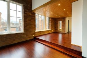 Bright City 1-Bed Apt, Parking, Dining, Bars & Train