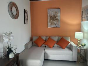 La casa de la H, entre pinos