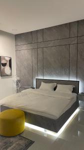 غرفة وصالة هادئة وانيقة مدخل خاص