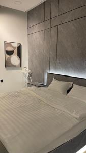 غرفة وصالة هادئة وانيقة مدخل خاص