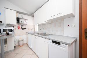 Apartments by the sea Bibinje, Zadar - 18156