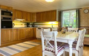 2 Bedroom Awesome Home In Arboga