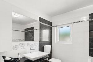 Holiday house with a swimming pool Cere, Central Istria - Sredisnja Istra - 24249