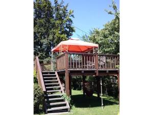 Holiday apartment in Salem with swimming pool