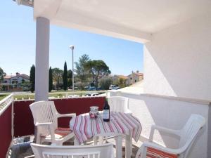 Holiday apartment in Porec with swimming pool