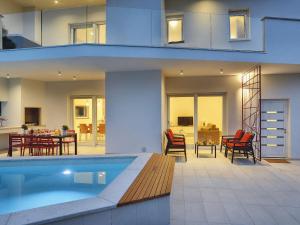 Villa in Pula with swimming pool