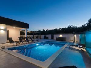 Villa in Pula with swimming pool