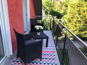 Long 4 stars with balcony
