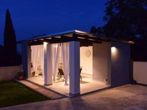 Villa in Pula with swimming pool