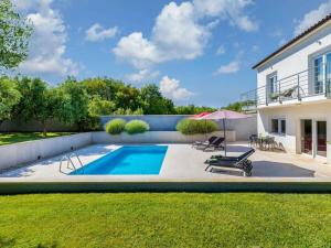 Villa in Fa ana with swimming pool