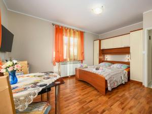 Apartment in Porec with swimming pool