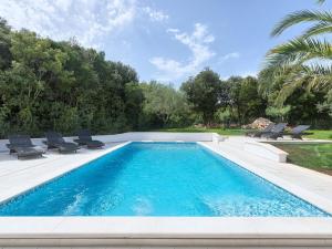 Villa in Pula with swimming pool