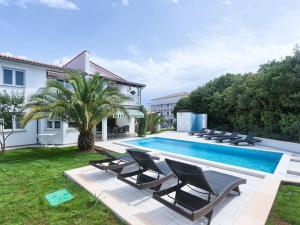 Villa in Pula with swimming pool