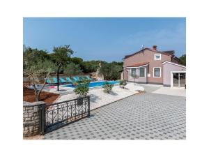 Villa in Pula with swimming pool