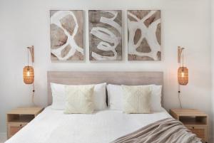 Walk to Beach, Luxury Villa, Pool, Near Holetown