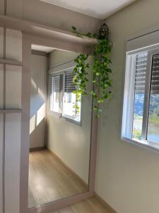 Ap 3 quartos, novíssimo, confortável,frente para Avenida principal