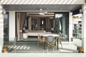 Spectacular two bed penthouse amazing sea views