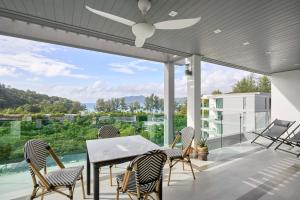 Spectacular two bed penthouse amazing sea views