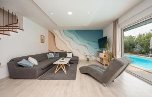 5 Bedroom Amazing Home In Kakma 