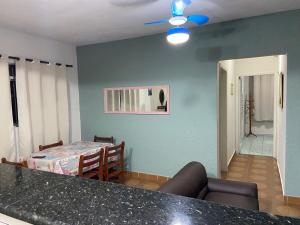 APTO EM SÃO VICENTE, PRAIA ITARARÉ, À UMA QUADRA DA PRAIA, 2 quartos, ÓTIMA LOCALIZAÇÃO