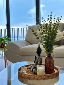 Beautiful apartment on the 19th floor, in front of the new Consulate!