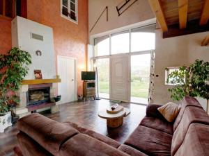 Gîte spacieux avec piscine privée et animaux admis à Saint-Priest-la-Prugne - FR-1-496-132