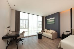 Atour Hotel Jiangmen Hetang Longhu