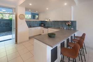 Lagoon 004 by HamoRent on Hamilton Island