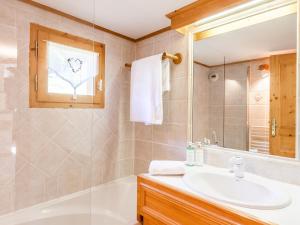 Appartement spacieux 3 chambres au pied des pistes avec parking - FR-1-411-994