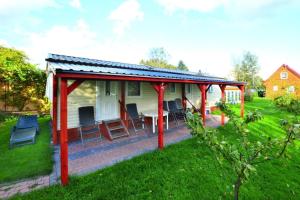 Cottage by Ostrowieckie Lake with Private Beach