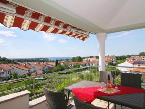 Holiday apartment in Porec with swimming pool