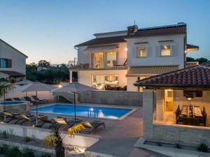 Villa in Buici with swimming pool
